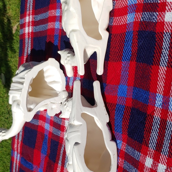 Decorative 3-Piece Holiday Ceramic Camels Set in all Cream Tone - Picture 7 of 13